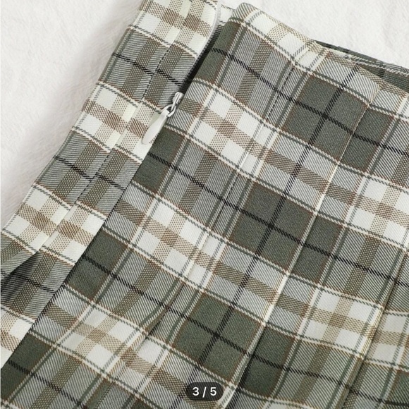 Ladies Plus Pleated Skirt - Picture 2 of 4